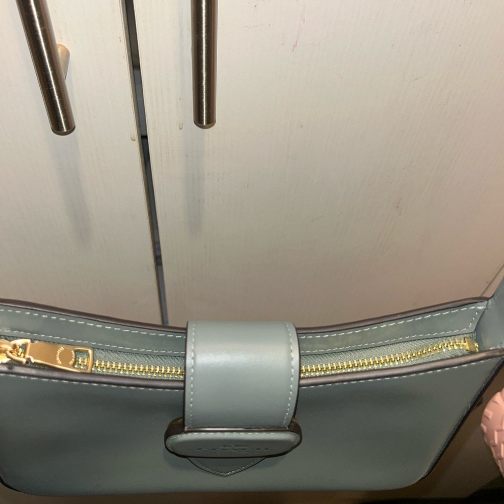 Coach Sage Eliza Shoulder Bag with zipper closure - Picture 4 of 7
